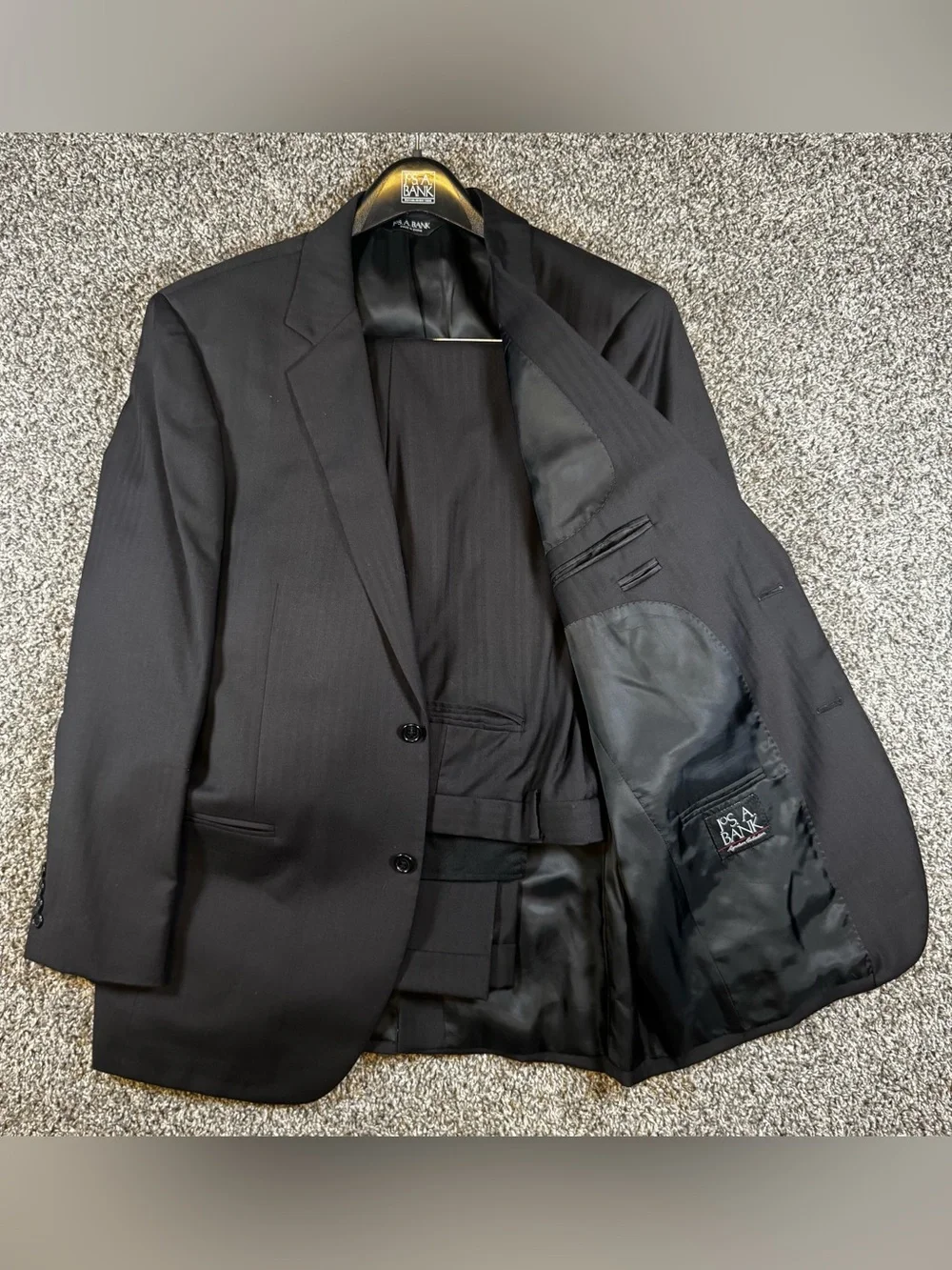 Jos A Bank Signature 2-Piece Suit 42R 36x32 Black Stripe Wool Pleated Cuffed